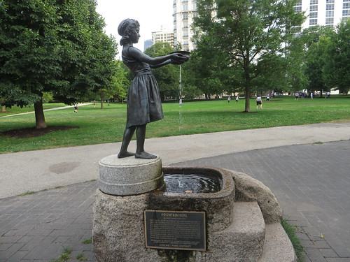 The Water Girl Fountain statue in the literal Lincoln park.