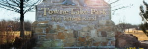The entrance sign to Towne Lake Park near McKinney, TX.