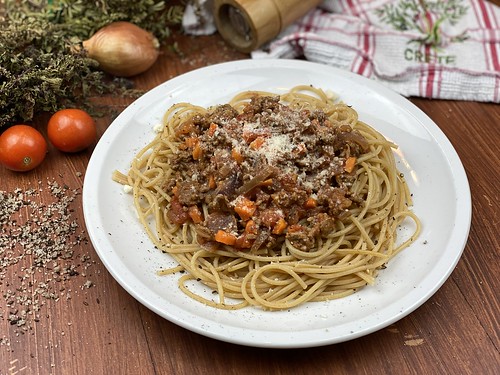 A plate of Spaghetti with a healthy raggu sauce.