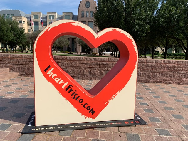 An "I heart Frisco" sign in Frisco, Texas