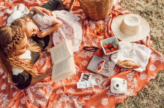 Image of a mother and child having a picnic.